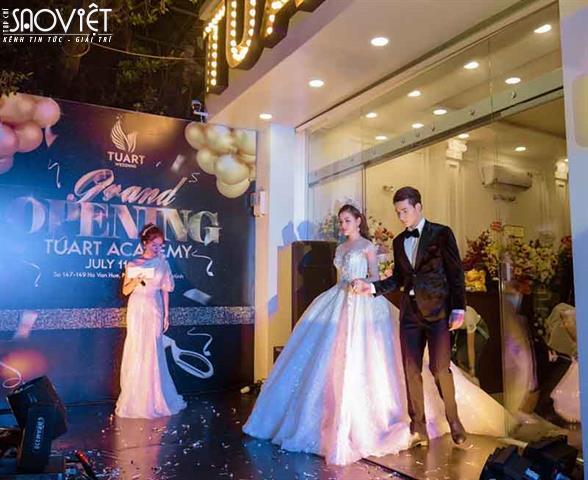 Á Hậu Thư Dung lộng lẫy làm vedette cho thương hiệu váy cưới TuArt Wedding