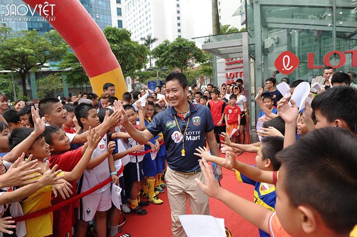 Cầu thủ nhí 2019: Hơn 500 thí sinh lặn lội đường xa để gặp HLV  Nguyễn Hồng Sơn tại Hà Nội