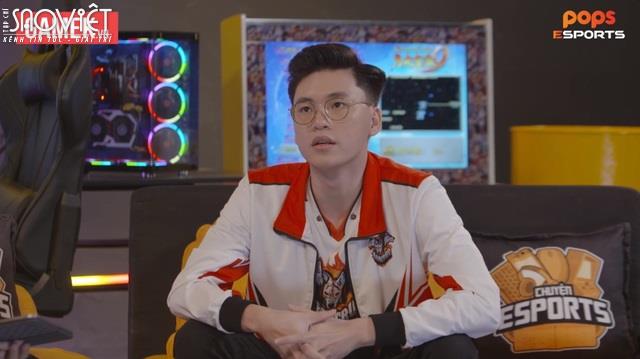 Chuyện Esports – RonOP bật khóc kể về gia đình: Tự hào nhất là khi mang tiền đánh giải về sửa mái nhà dột