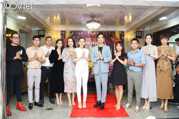 Dàn học trò tề tựu đông đủ tại nhà Ngọc Sơn trong dịp Giỗ Tổ