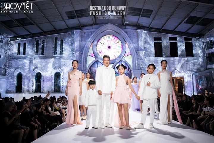 Destination Runway Fashion Week - Nắng Pha Lê khai mạc đầy sắc màu tại Smiley Ville Hà Nội