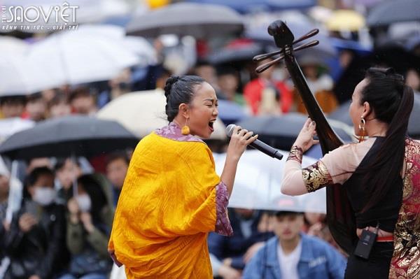 Đoan Trang bùng nổ trên sân khấu Festival Việt Nam tại Aichi, Nhật Bản