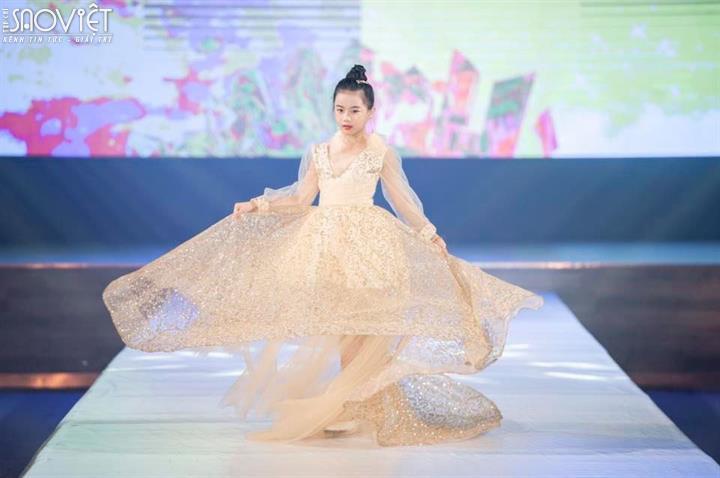 Fashion show “Giấc mơ nàng công chúa” của NTK Trần Quỳnh Trang tràn ngập sắc màu cổ tích