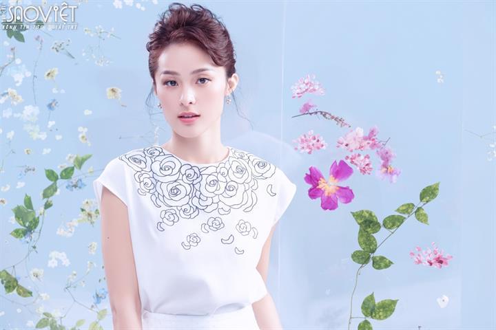 Hạ Vi khoe sắc rực rỡ trong BST Hoa Hồng từ Elise