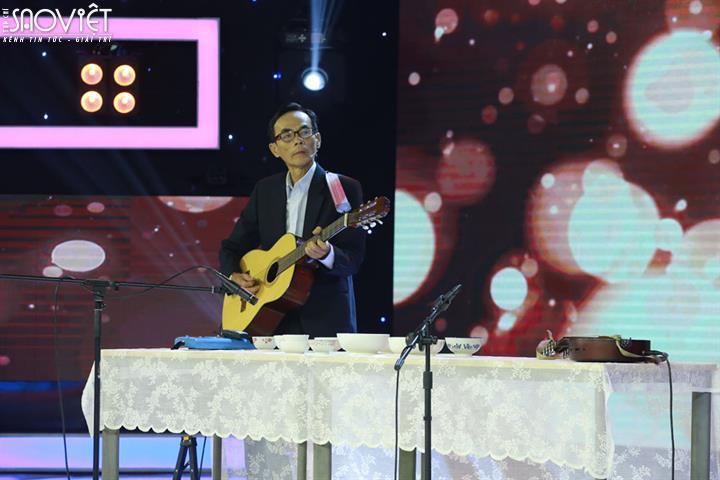 Hành trình tìm nốt nhạc bằng chén của người nghệ sĩ 62 tuổi ở Mãi mãi thanh xuân