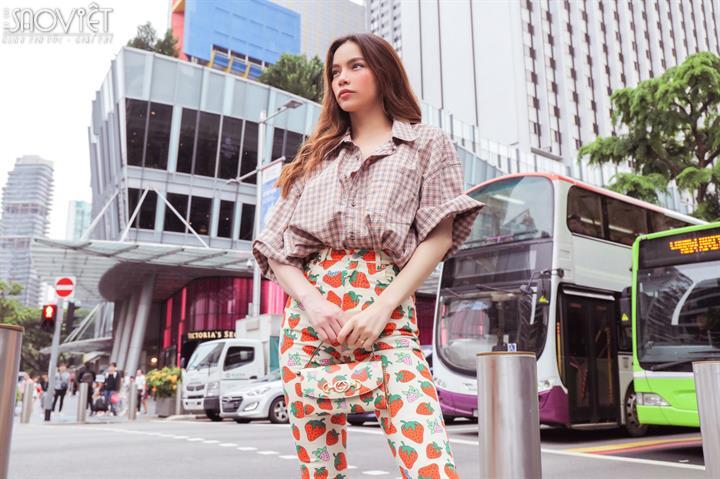 Hồ Ngọc Hà khoe street style trẻ trung và cực chất trong chuyến công tác tại Singapore