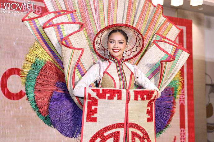 Hoa hậu Ngọc Châu mang “chiếu Cà Mau” đến Miss Universe lần thứ 71