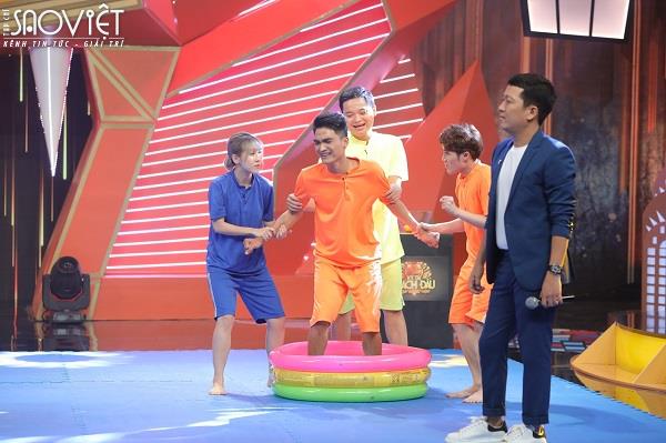 Huỳnh Lập – Lê Nhân – Hậu Hoàng biến sân khấu thành show ca nhạc hội chợ