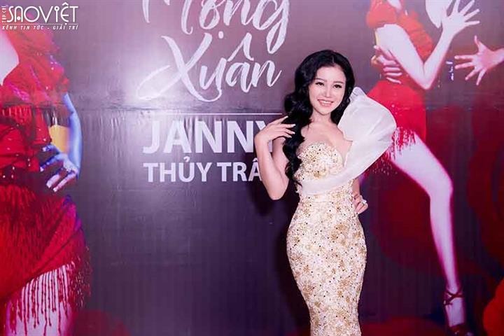 Janny Thủy Trần rạng rỡ như 