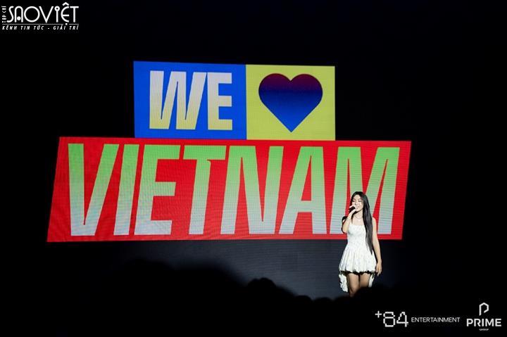 Khán giả xem showcase “We Love Vietnam” đấu giá hàng trăm triệu, gửi tặng bà con vùng lũ