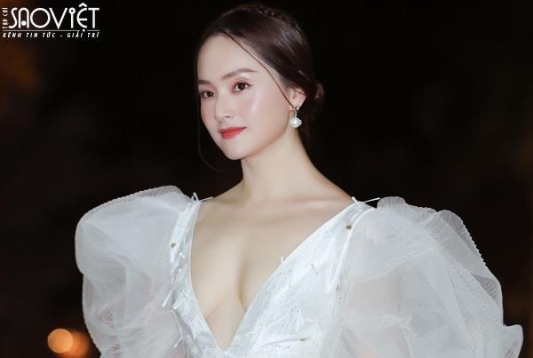 Lan Phương khoe sắc tinh khôi vẫn cuốn hút không rời trên thảm đỏ   