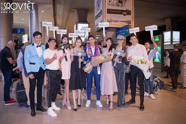 Manhunt Ngọc Tình, Siêu mẫu Quốc tế Khả Trang đón tân Nam vương Quốc tế Trịnh Bảo lúc 1h đêm