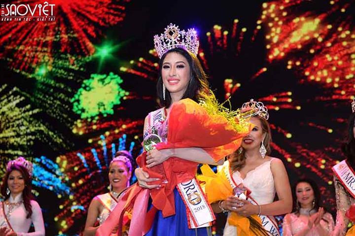 Người đẹp Jennifer Lê đăng quang Mrs. Vietnam World 2018