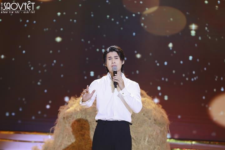 Nguyên Linh chuẩn “soái ca” sơ mi trắng, “đốn tim” cả ban giám khảo và khán giả