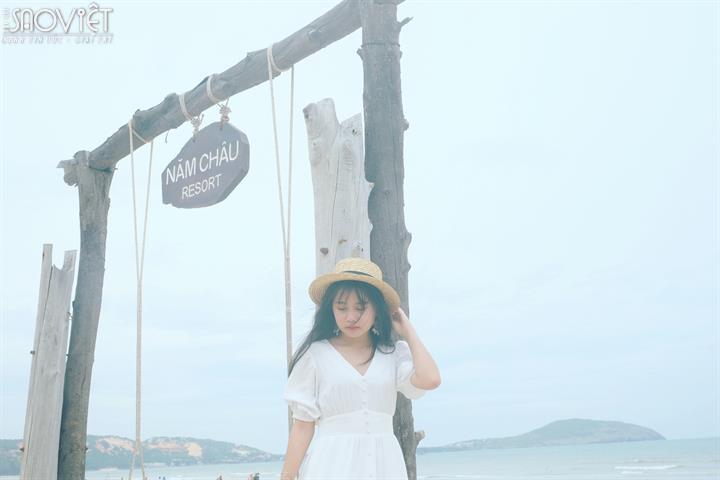 Tiếp nối bản hit Vô cùng, Nhã Thy ra mắt MV Bên em là biển rộng