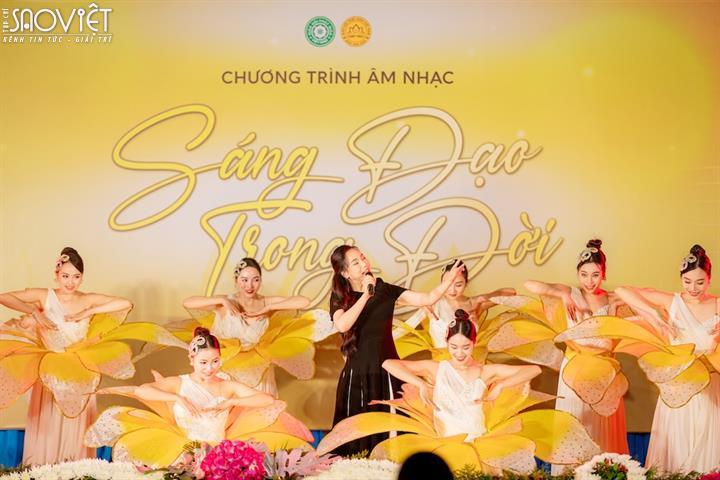 NSƯT Hồng Liên, Hồ Quỳnh Hương lan toả tinh thần Phật giáo tại đêm nhạc ‘Sáng Đạo trong đời’