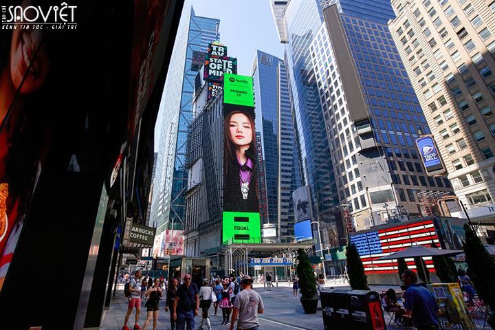 Phương Ly xuất hiện cực ngầu trên billboard quảng trường Thời Đại New York