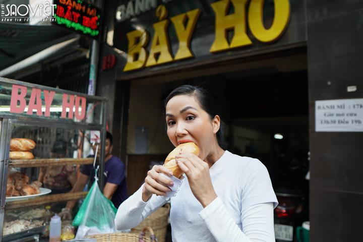 Theo chân H'Hen Niê khám phá bánh mì Sài Gòn