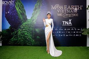 Á hậu Thạch Thu Thảo: “Muốn bước trên sàn catwalk thế giới”