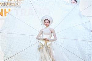 “Bánh tráng” cùng Thanh Thanh Huyền đến Miss Charm