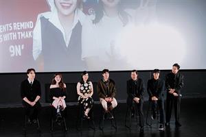 Chị Ngã Em Nâng chật kín sao hot