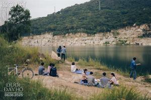 Còn một thế giới Dưới Đáy Hồ: Song trùng đang chờ ta đối diện?