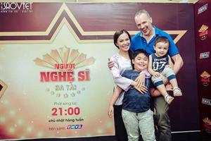 Con trai lai Tây của Lý Thanh Thảo quấn quýt bên bố, xem mẹ thi gameshow