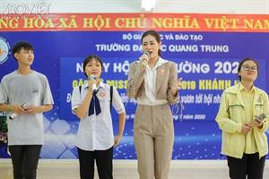 Hoa hậu Khánh Vân bất ngờ song ca cùng các em học sinh tại Bình Định