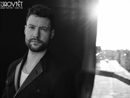 Hoàng tử tình ca Calum Scott “đánh úp” fan bằng single mới cực lãng mạn mang tên Biblical