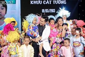 Hoàng Yến Chibi ‘sóng đôi’ catwalk cùng bệnh nhi ung thư