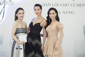 Mỹ nhân bolero Trần Mỹ Ngọc hở bạo, đọ sắc bên siêu mẫu Hà Anh, Thúy Hạnh