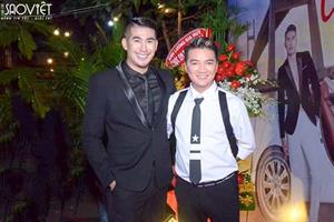 Nam vương Mister Asia 2017 hạnh phúc khi được Mr. Đàm đến chúc mừng chiến thắng