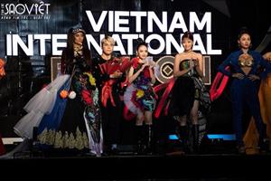 NTK Lý Giám Tiền gửi gắm thông điệp của VIFF qua bộ sưu tập Everyday is a Festival