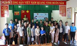 NTK Việt Hùng cùng thanh niên Bình Phước “tiếp lửa” vùng biên, chung lòng ngăn dịch