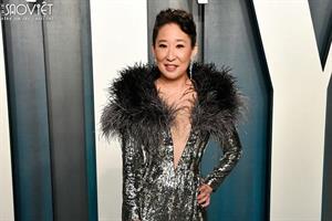 Quyền lực như một nữ hoàng, Sandra Oh nổi bật trên thảm đỏ tiệc hậu Oscar 2020 với một thiết kế của nhà mốt CONG TRI