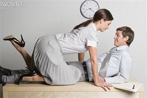 Sếp trẻ khiến tôi phản bội chồng con để trao thân