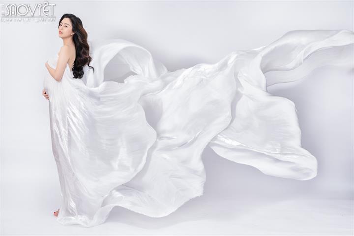 Trố mắt trước vẻ quyến rũ của Vũ Ngọc Ánh trong bộ ảnh mang thai thiên thần nhí