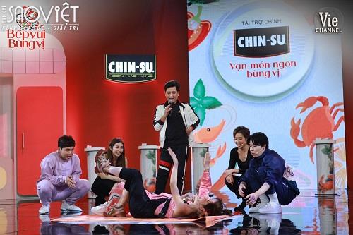 Vắng Lâm Vỹ Dạ, Hari Won không chịu chơi gameshow cùng Puka, Trường Giang ngay lập tức mời nữ ca sĩ ra về