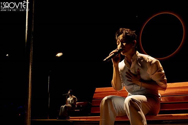 Yên Concert Hà Nội: Hoàng Dũng cháy hết mình cùng 5000 khán giả trong ngày sinh nhật tuổi 27  