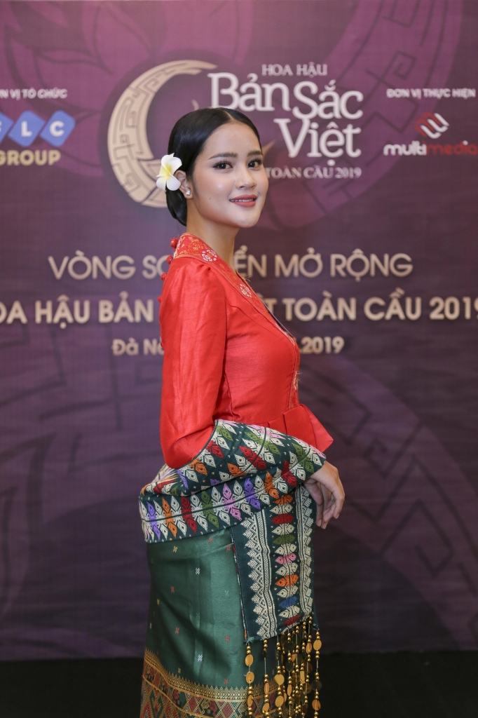 a hau thuy van do nhan sac cung dan thi sinh hoa hau ban sac viet toan cau 2019