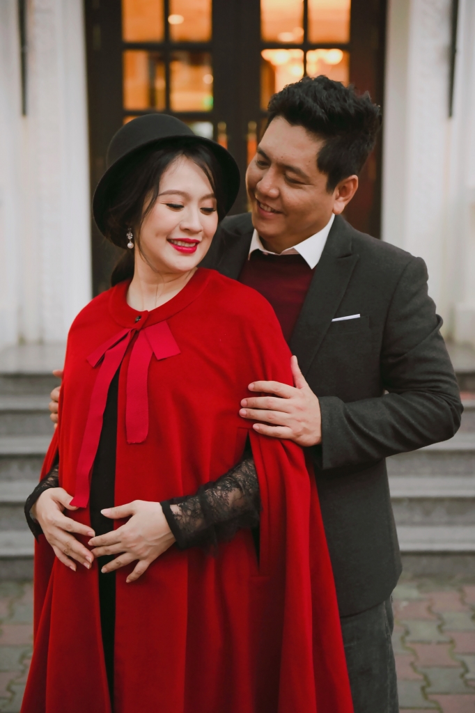 'Bà bầu' Thanh Thúy đẹp rạng ngời cùng chồng dạo phố Hà Nội ba bau thanh thuy dep rang ngoi cung chong dao pho ha noi