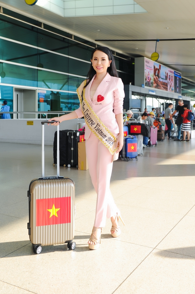 chau ngoc bich rang ro ngay len duong du thi mrs universe 2018