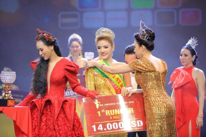 dieu thuy bat ngo dang quang ngoi vi cao nhat ms universe business 2019