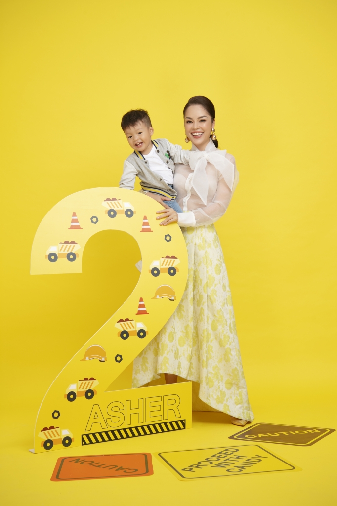 duong cam lynh hanh phuc ben con trai hai tuoi khau khinh