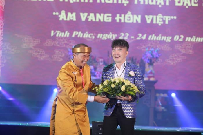 duong ngoc thai sang tac ca khuc rieng danh tang cho ho duong