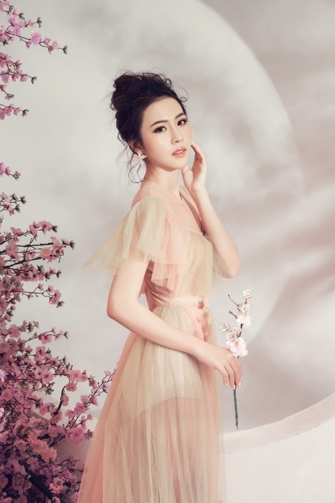 Hoa hậu Kim Ngọc thướt tha trong dạ hội kiểu cách Tết Kỷ Hợi hoa hau kim ngoc thuot tha trong da hoi kieu cach tet ky hoi