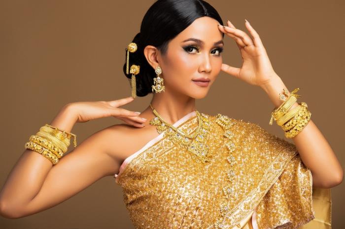 hoa than thanh co gai thai hhen nie gui loi chao den miss universe 2018