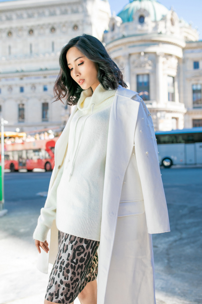 Mặc Paris bạo loạn, Hoàng Thuỳ vẫn đẹp rực rỡ