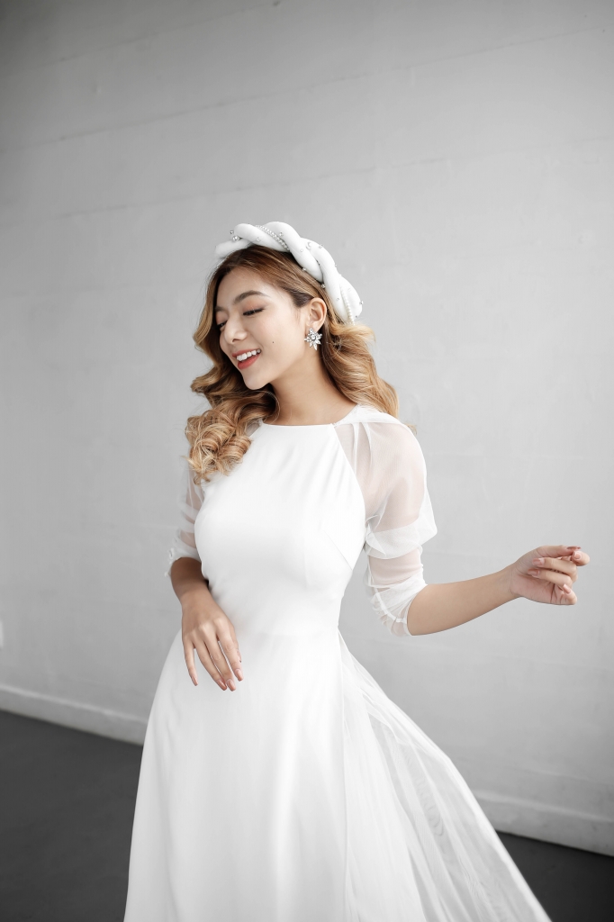katleen phan vo hoa nang tho voi ao trang tinh khoi