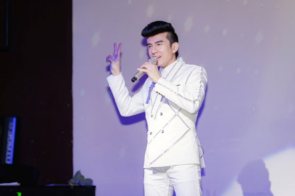 Khán giả vây kín thầy trò Đan Trường trong đêm nhạc tại Sài Gòn 1
